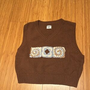 Aritiza cropped teddy v neck sweater vest